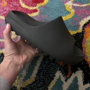 Yeezy adidas slides US 7